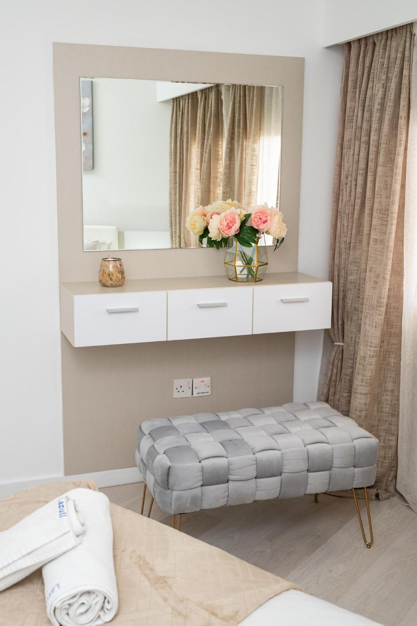 Lazuli Beach & Pool Apartment 501 Larnaca Bagian luar foto