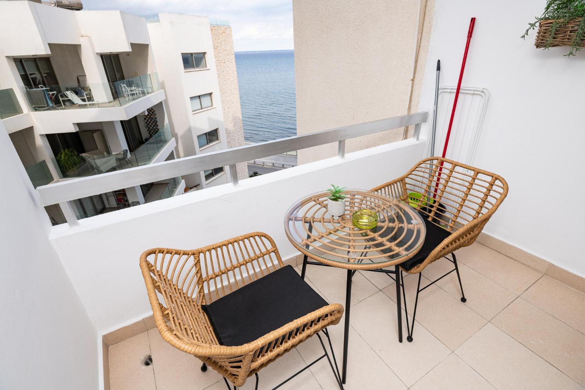 Lazuli Beach & Pool Apartment 501 Larnaca Bagian luar foto
