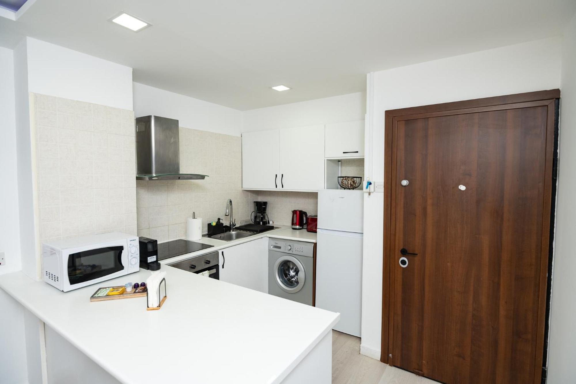 Lazuli Beach & Pool Apartment 501 Larnaca Bagian luar foto