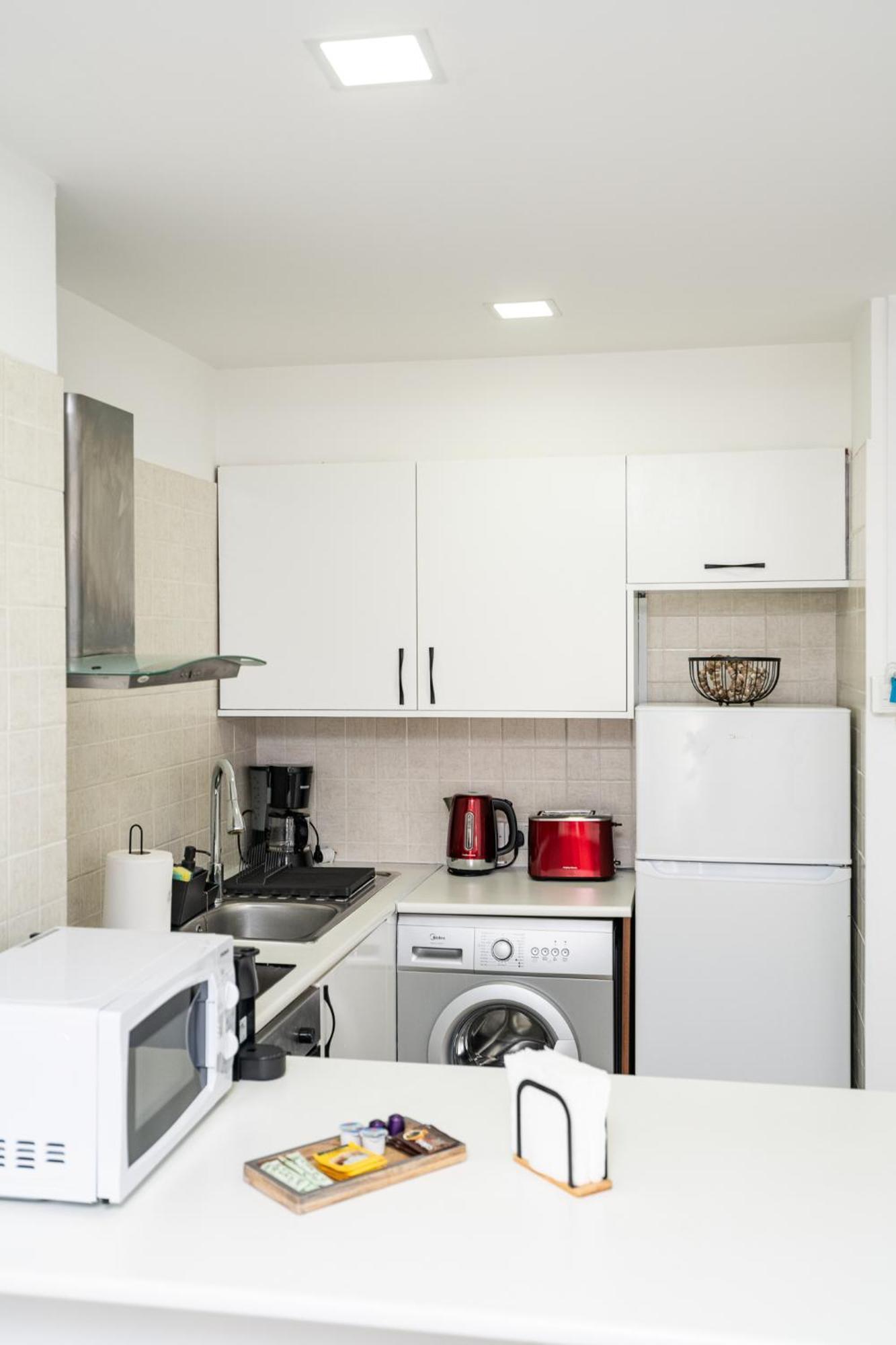 Lazuli Beach & Pool Apartment 501 Larnaca Bagian luar foto