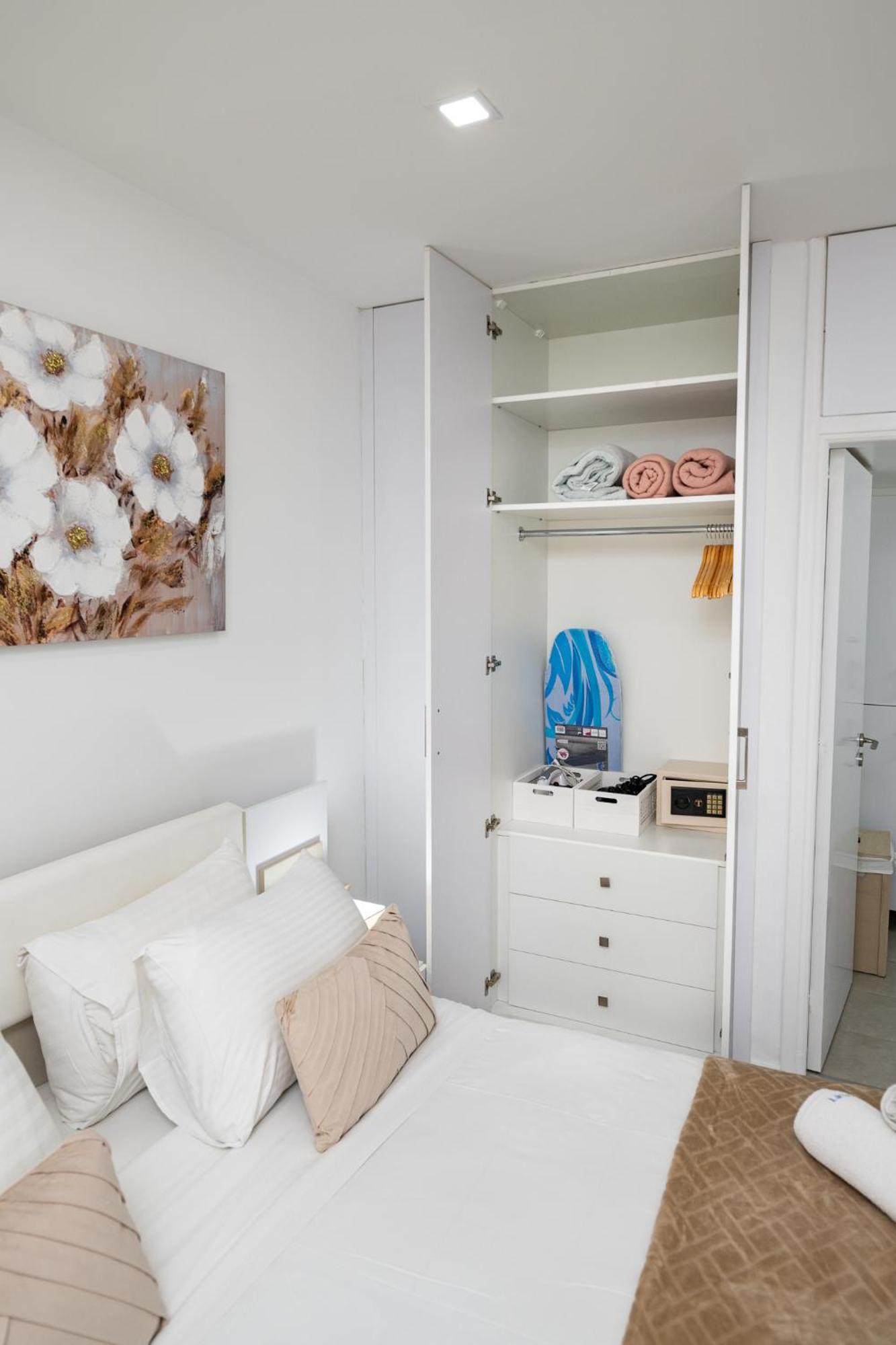 Lazuli Beach & Pool Apartment 501 Larnaca Bagian luar foto
