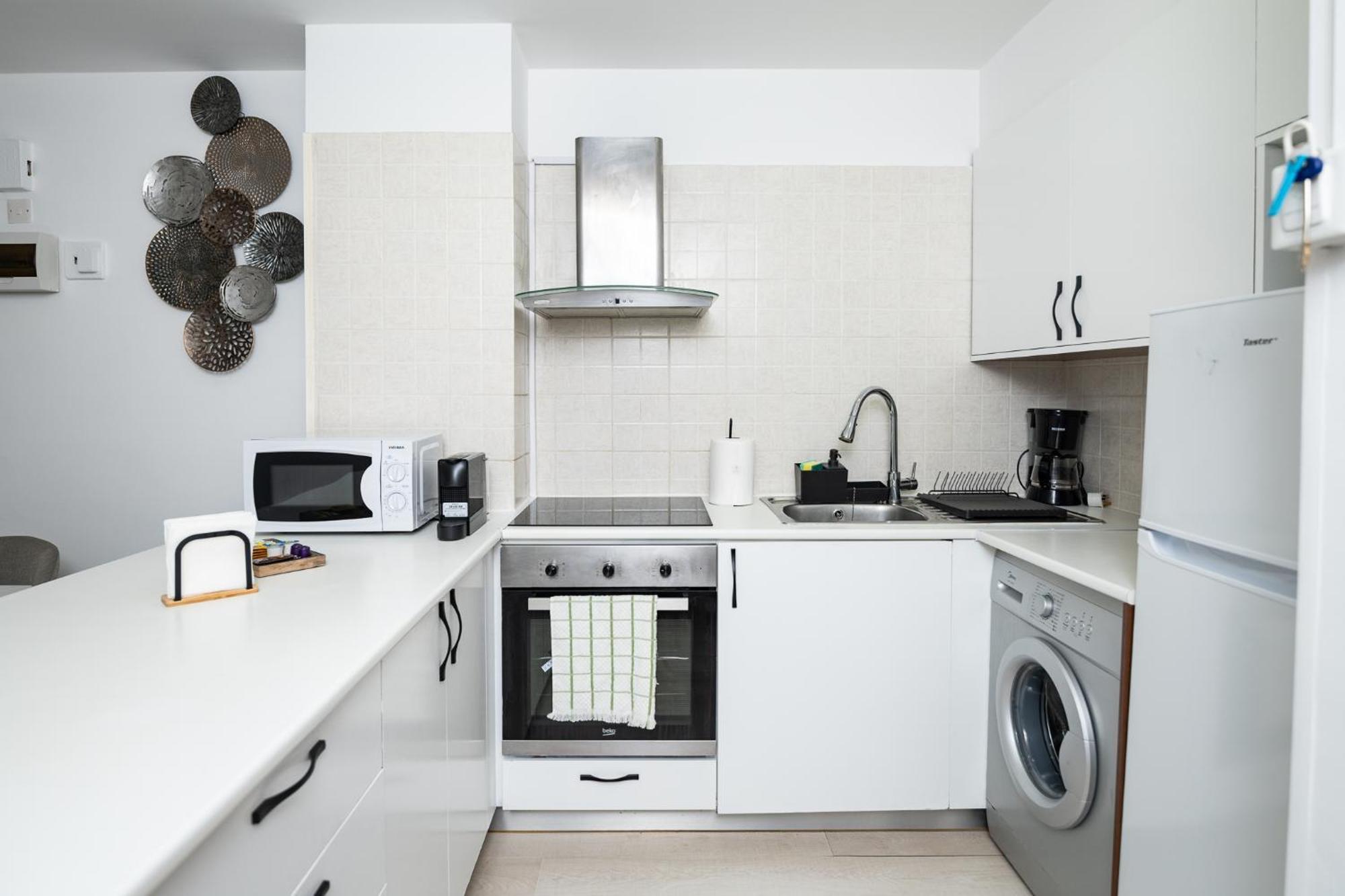 Lazuli Beach & Pool Apartment 501 Larnaca Bagian luar foto