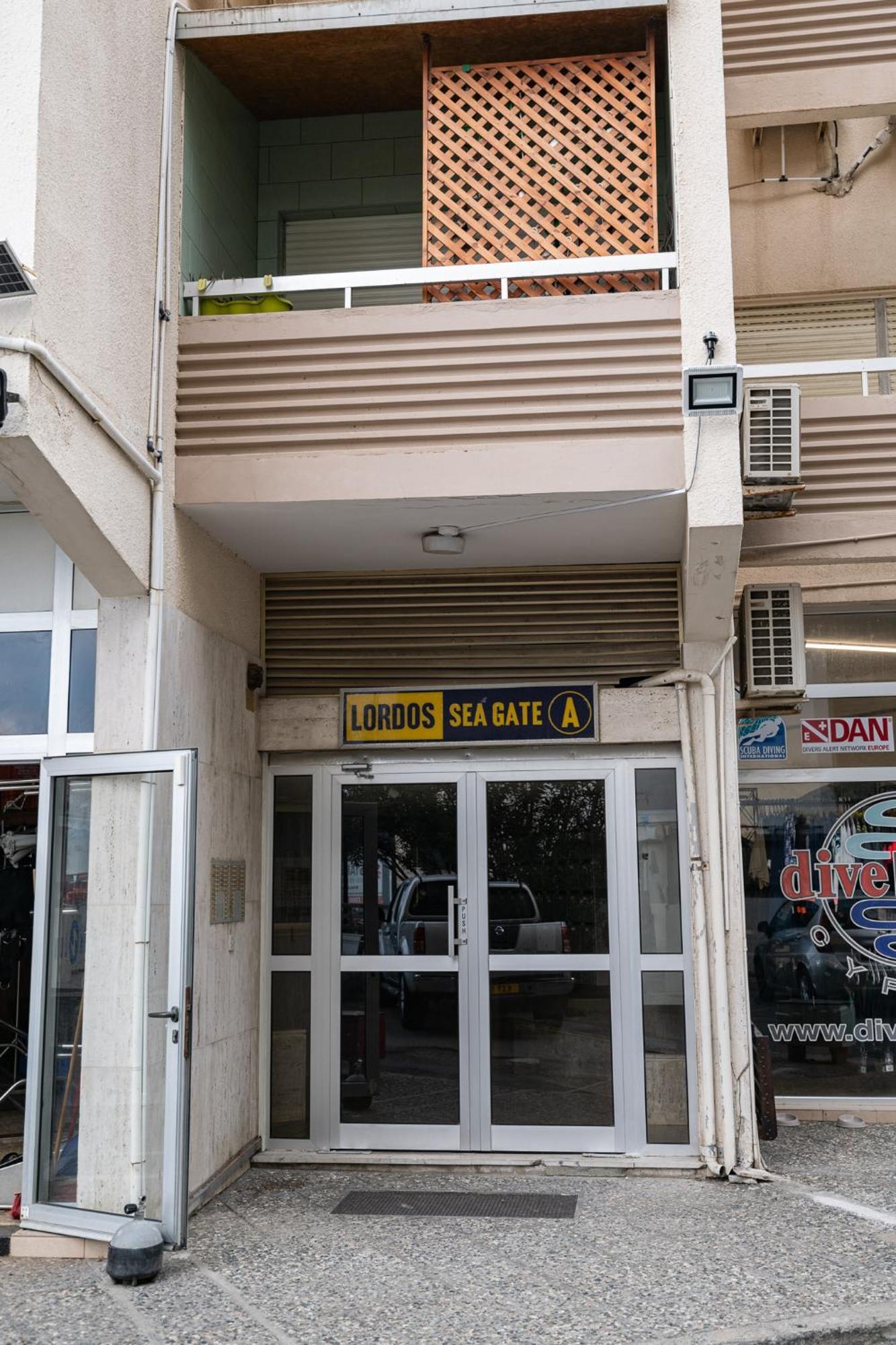 Lazuli Beach & Pool Apartment 501 Larnaca Bagian luar foto
