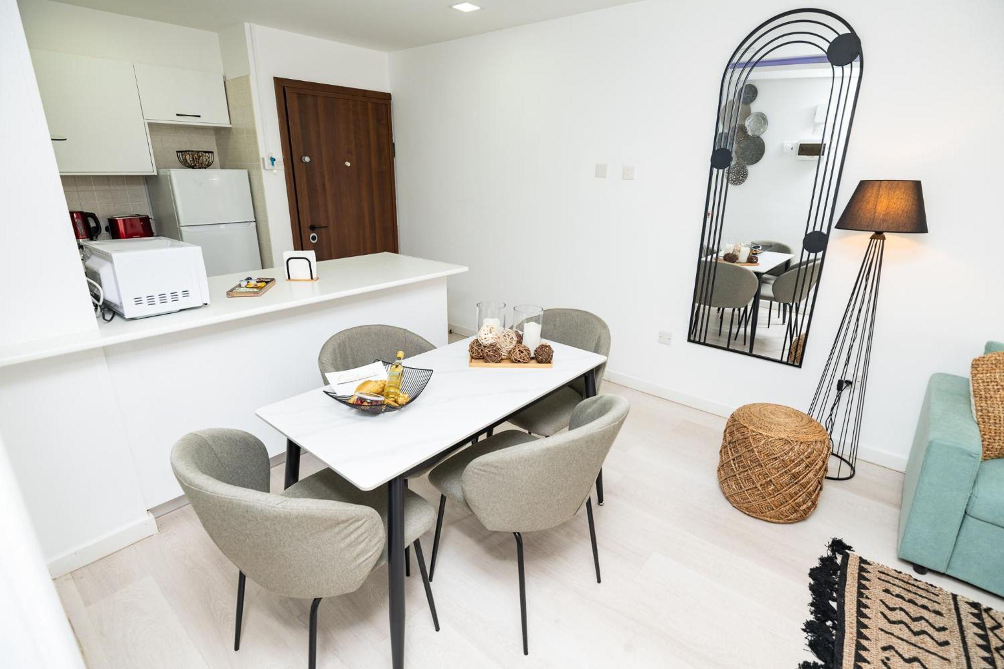 Lazuli Beach & Pool Apartment 501 Larnaca Bagian luar foto