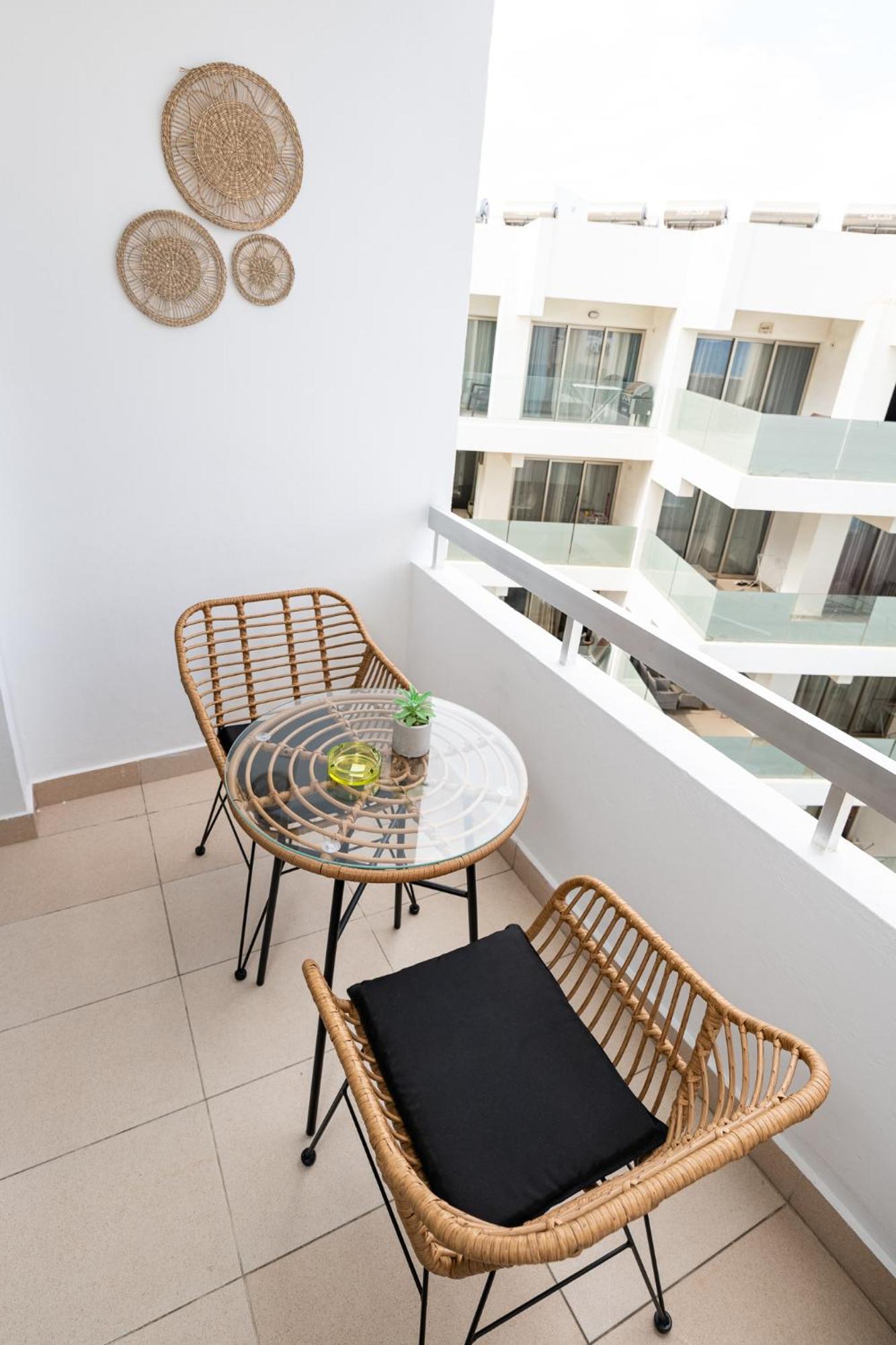 Lazuli Beach & Pool Apartment 501 Larnaca Bagian luar foto
