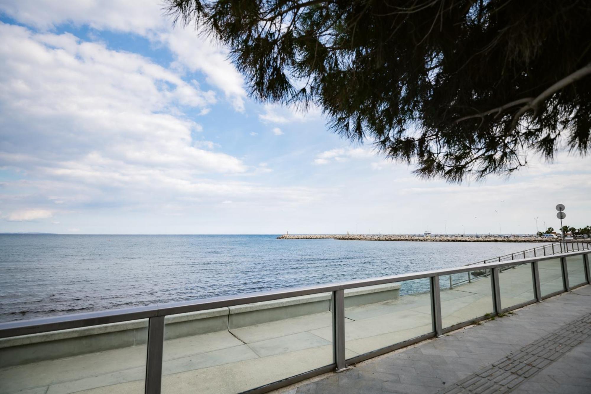 Lazuli Beach & Pool Apartment 501 Larnaca Bagian luar foto