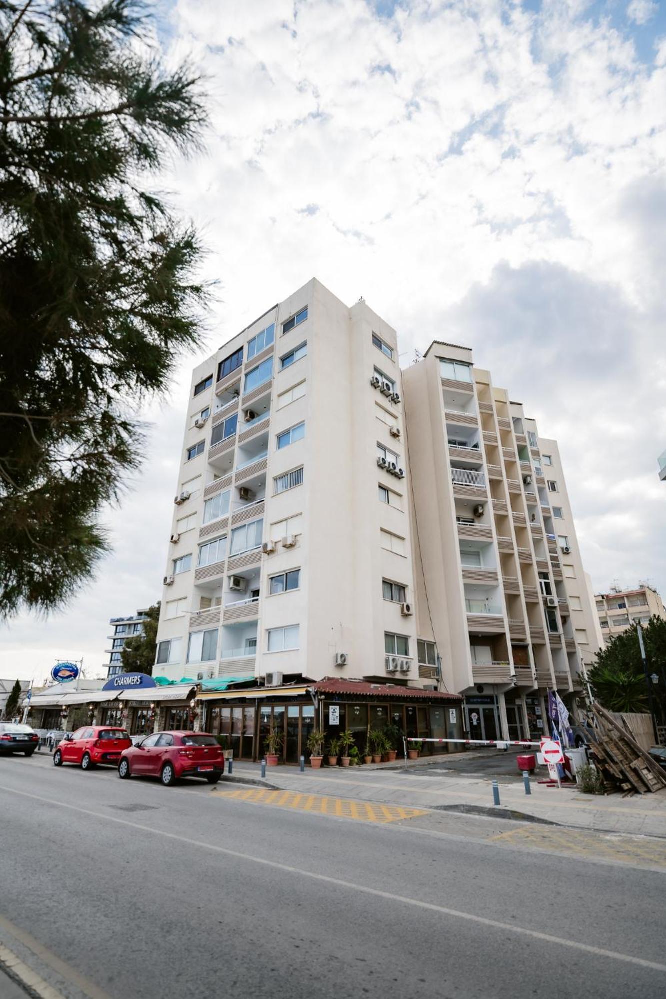 Lazuli Beach & Pool Apartment 501 Larnaca Bagian luar foto